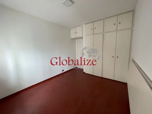 Imagem APARTAMENTO À VENDA CONDOMÍNIO FRENTE AO MAR NO GONZAGA COM 2 DORMITÓRIOS, SALA, WC, COZINHA, ÀREA DE SERVIÇO, D. EMPREGADA COMPLETA POR R$900.000,00