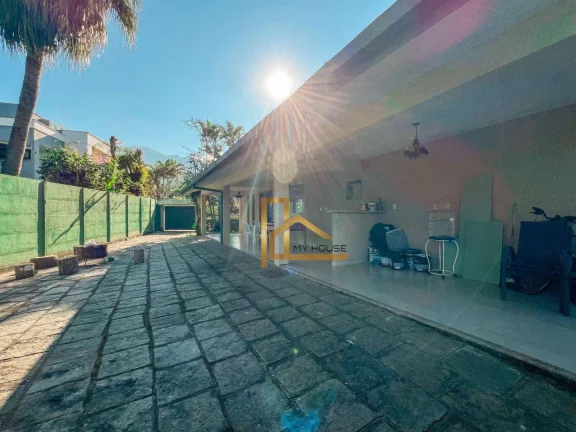 Imagem Casa com 5 quartos sendo 3 suítes perto do Clube Comay e da Feirinha do Alto de Teresópolis!