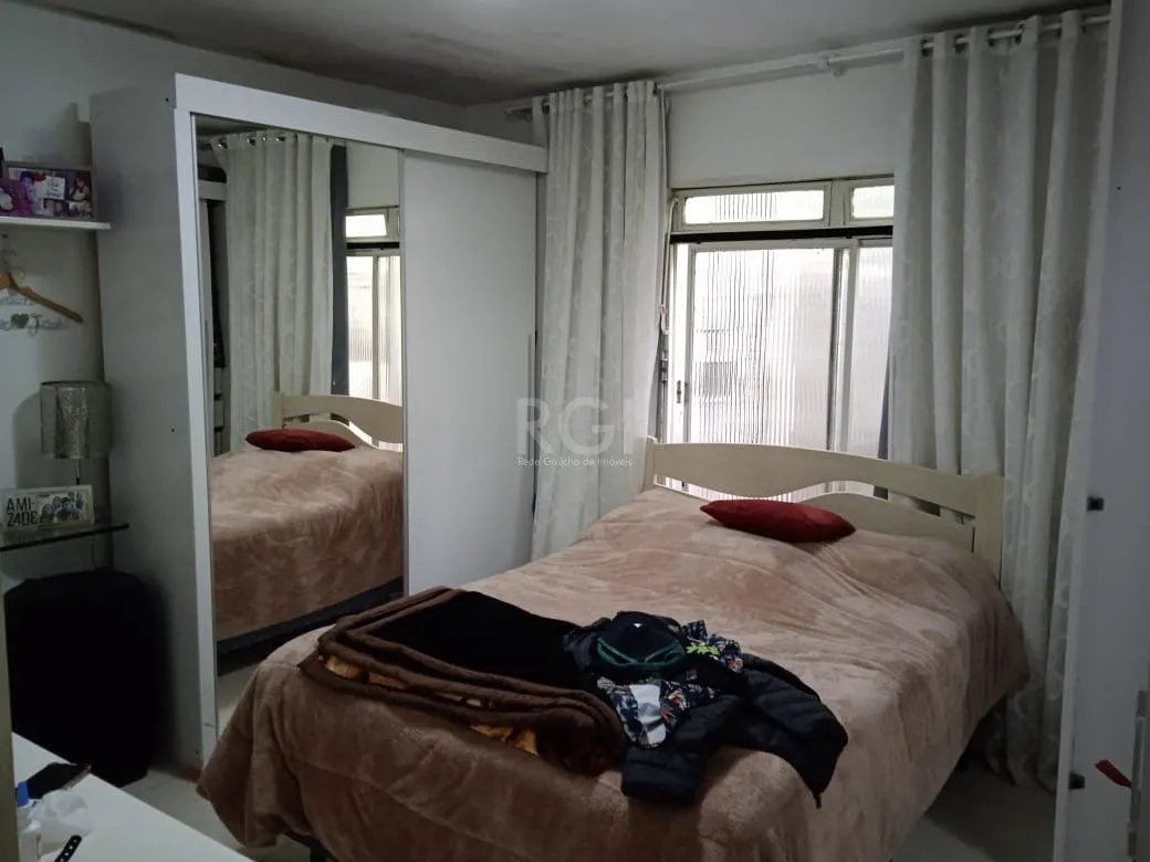 Imagem Casa para Venda - 140m², 5 dormitórios, 2 vagas - Cavalhada, Porto Alegre