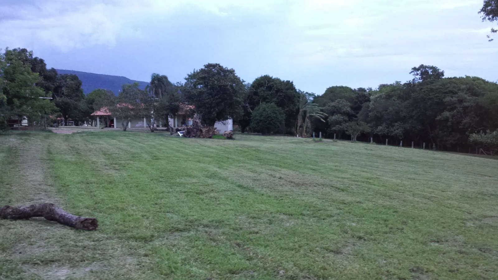 Imagem Chácara com 8925,30m² de Terreno, Casa de 204m², Barracão e Poço Caipira