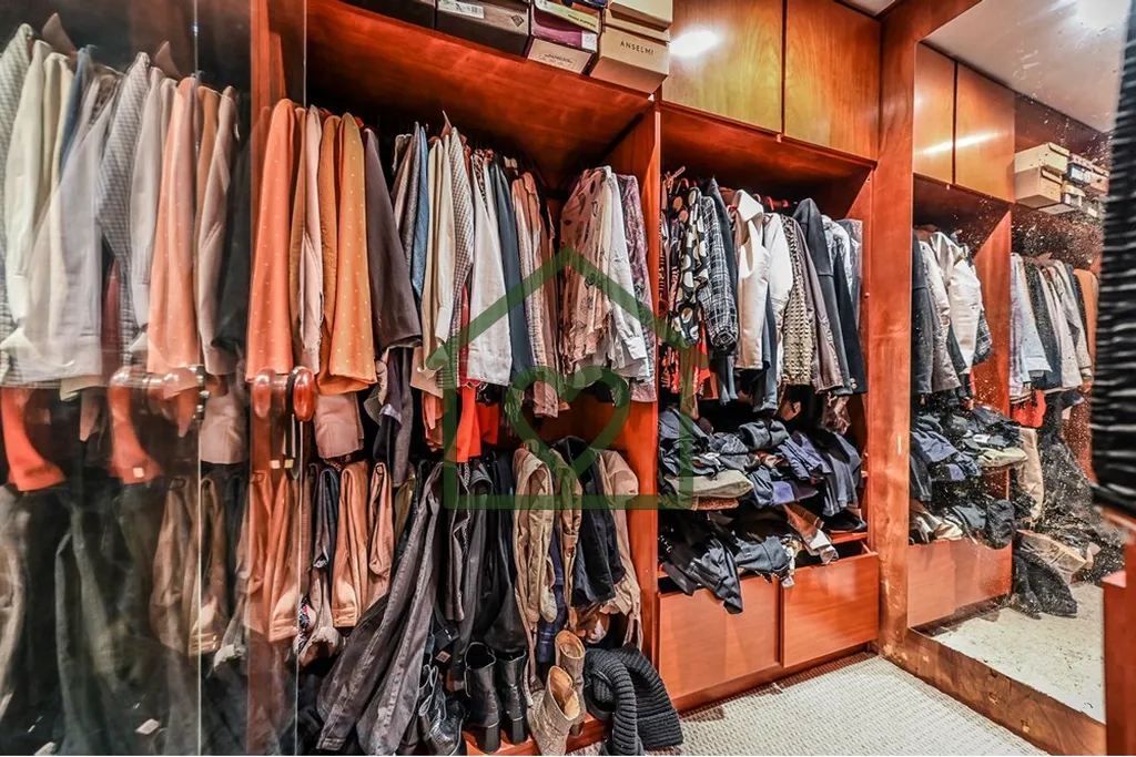 Imagem Descubra a casa dos seus sonhos em um dos bairros mais nobres de Porto Alegre! Condomínio Fechado d...