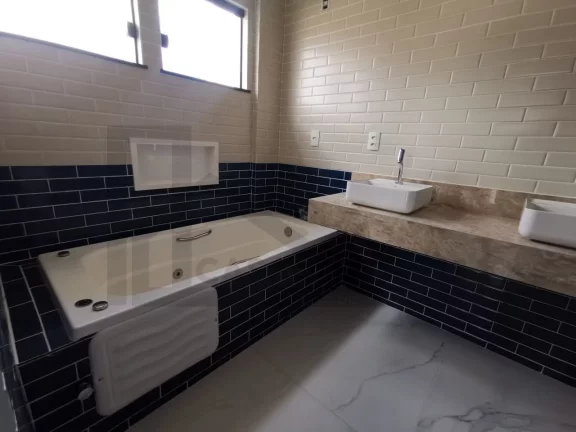 Imagem CASAL IMÓVEIS VENDE CASA NO CONDOMÍNIO JARDINS DO LAGO 4 SUÍTES PISCINA ADULTO E INFANTIL PRIVATIVA E SISTEMA FOTOVOLTAICA