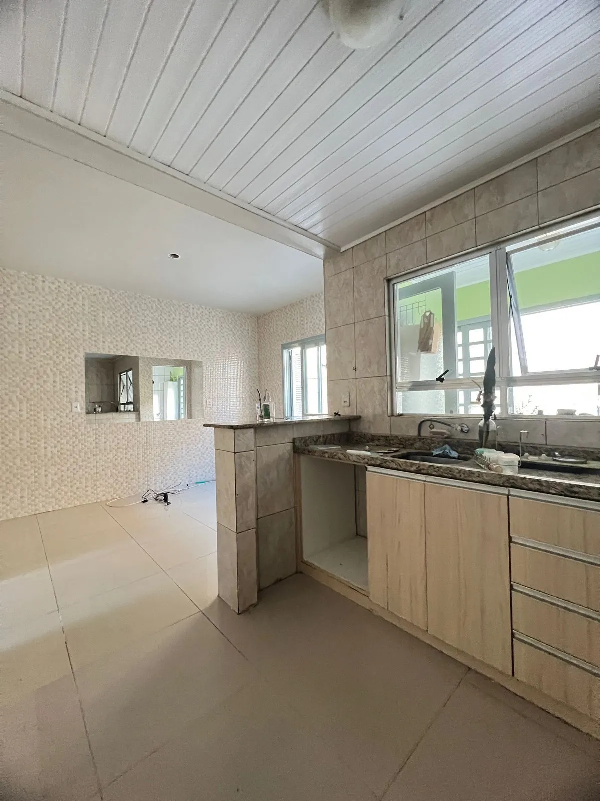 Imagem Casa à venda com 215m² na Hípica, 3 quartos sendo 1 suíte e 2 vagas