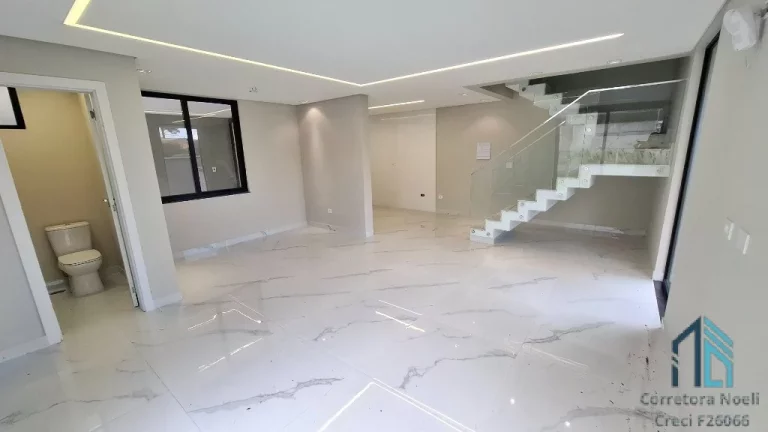 Imagem Sobrado alto padrão de esquina, com ático e terraço, 03 suítes, no Boa Vista em Curitiba PR