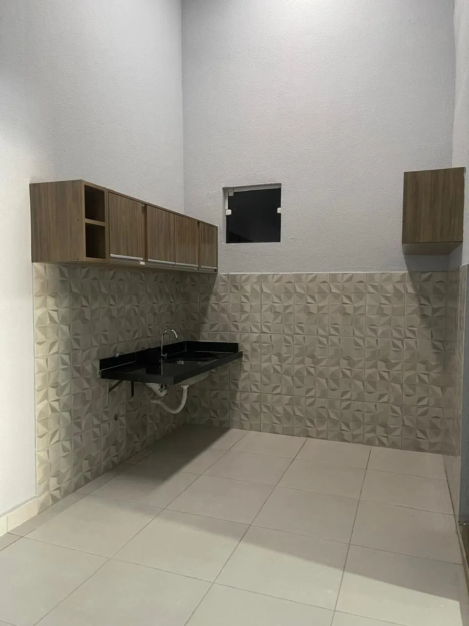 Imagem Galpão para Locação em Sorocaba - 290m² com Mezanino e Estrutura Moderna