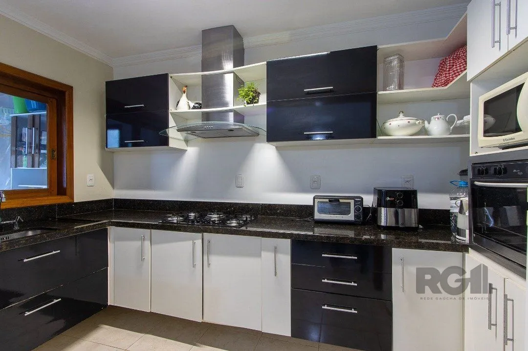 Imagem Casa para Venda - 300m², 5 dormitórios, sendo 1 suites, 4 vagas - Portal do Guarujá