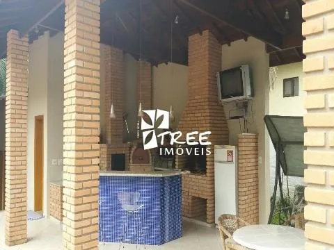 Imagem VENDA E LOCAÇÃO DE CASA NO CONDOMÍNIO NOVO HORIZONTE, EM ARUJÁ/SP, 350m² com 2 quartos, suíte, sala com lareira, piscina e churrasqueira. CONSULTE-NOS