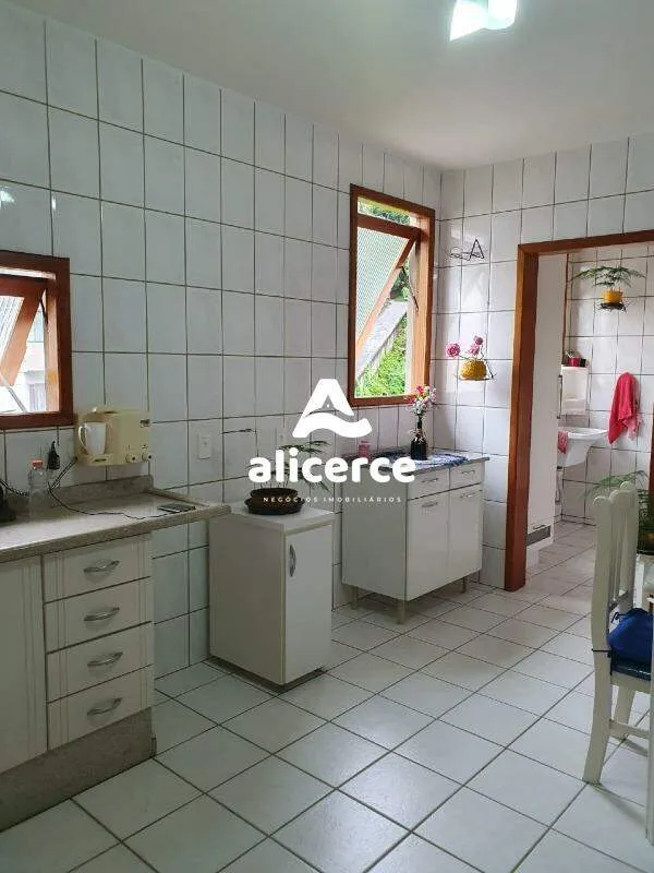 Imagem Casa à venda l 6 Dormitórios, 2 suítes l 370m² l Ponta de Baixo - São José/SC
