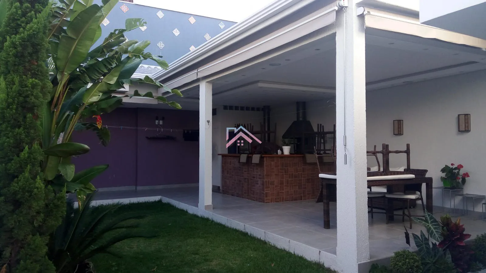 Imagem Casa à venda Horto Santo Antônio - Área útil 275 m2 com 3 dormitórios sendo 1 suíte - 4 vagas - Jund