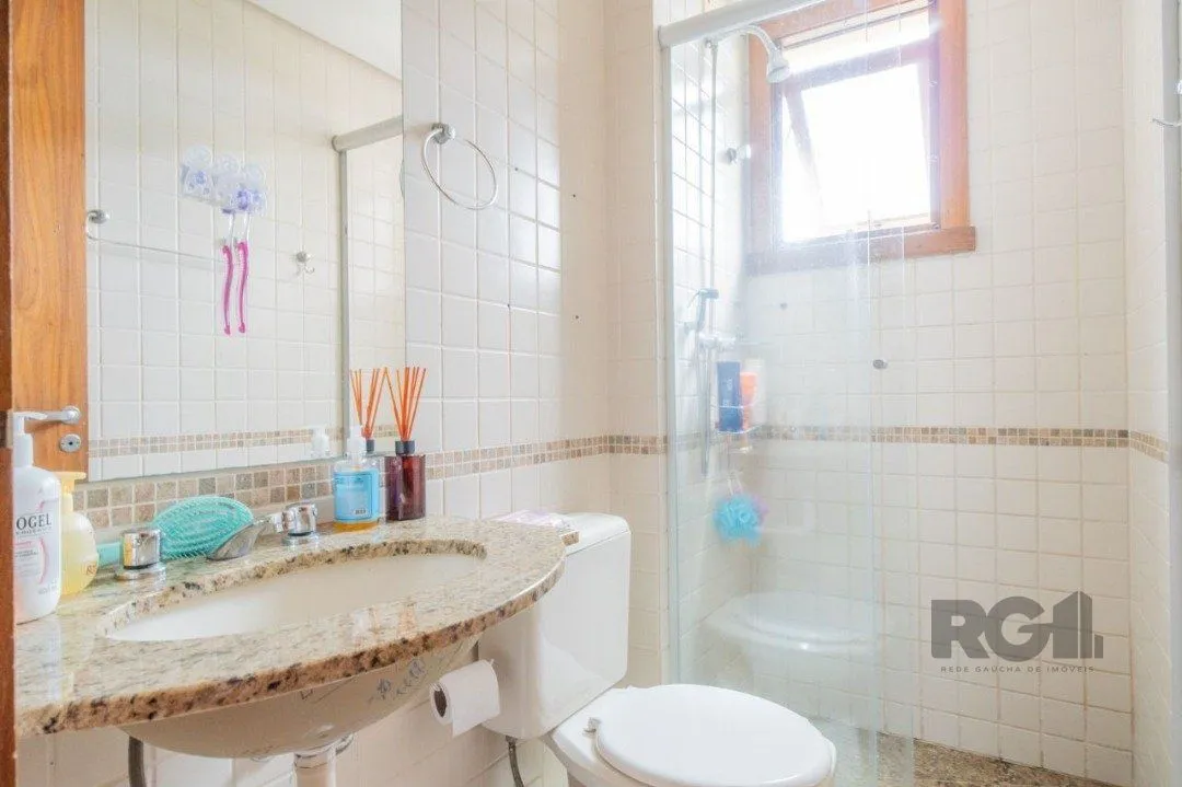 Imagem Ótimo apartamento, reformado , dois dormitórios e uma suíte, vaga escriturada.