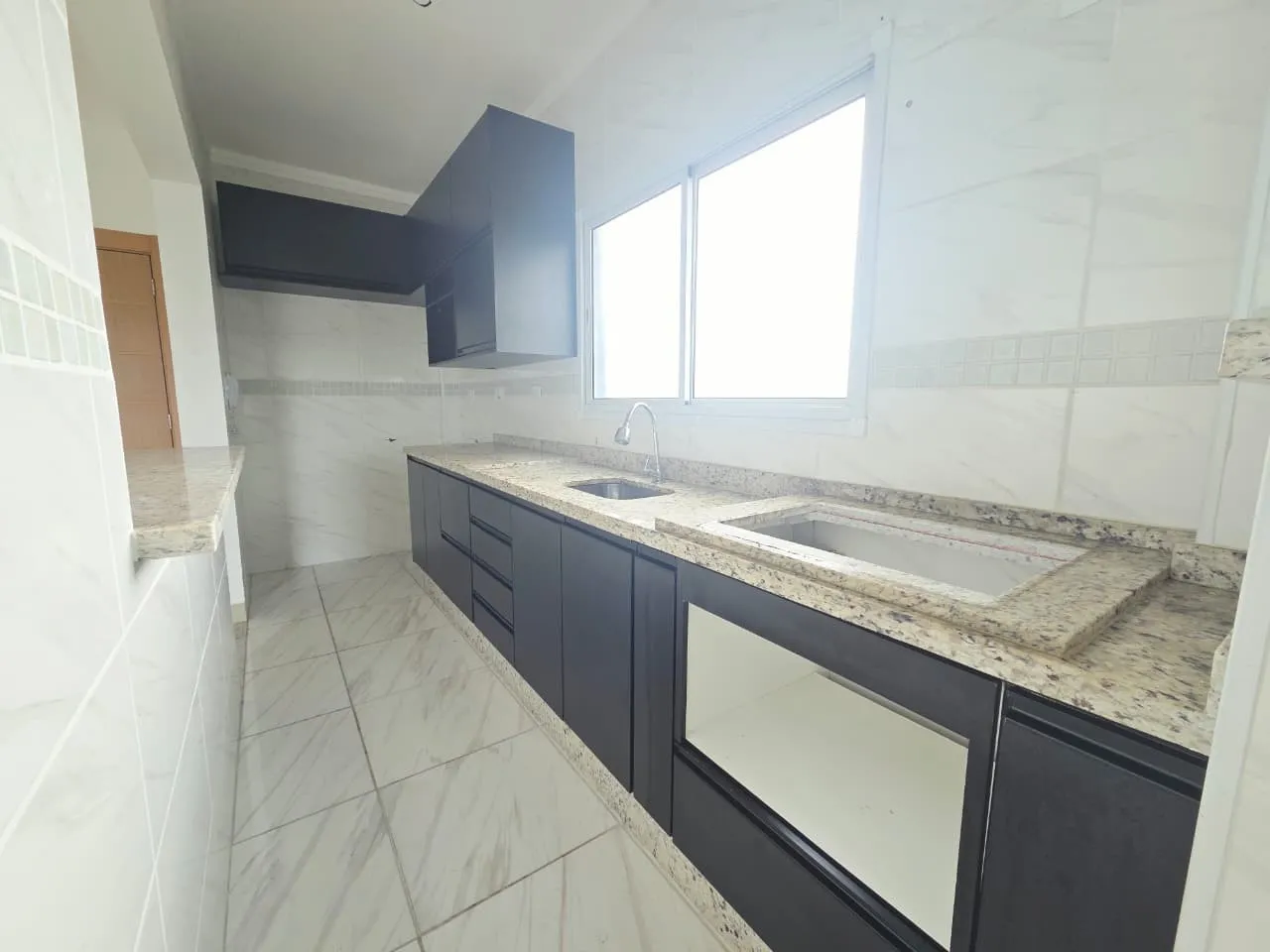 Imagem Apartamento para Venda em Praia Grande, Guilhermina, 2 dormitórios, 2 suítes, 1 banheiro, 1 vaga