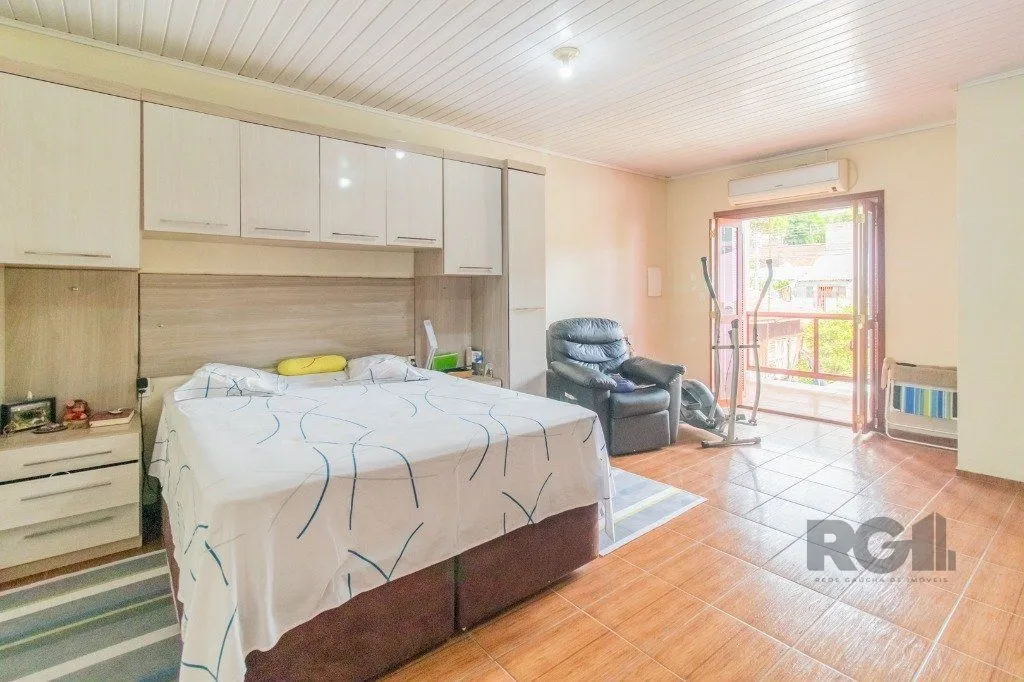 Imagem Casa com 3 dormitórios e 3 vagas no bairro Santa Tereza