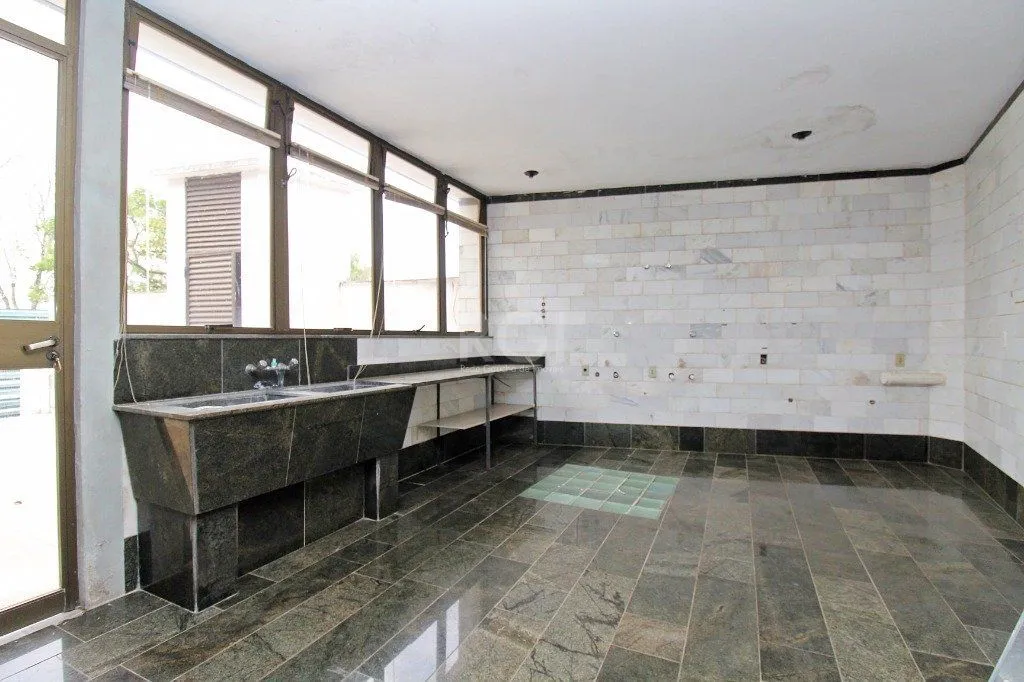 Imagem Casa para Venda - 840m², 7 dormitórios, sendo 3 suites, 8 vagas - Medianeira