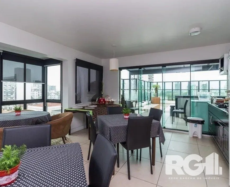 Imagem Apartamento com 1 quarto e 53m² à venda em Menino Deus, Porto Alegre.