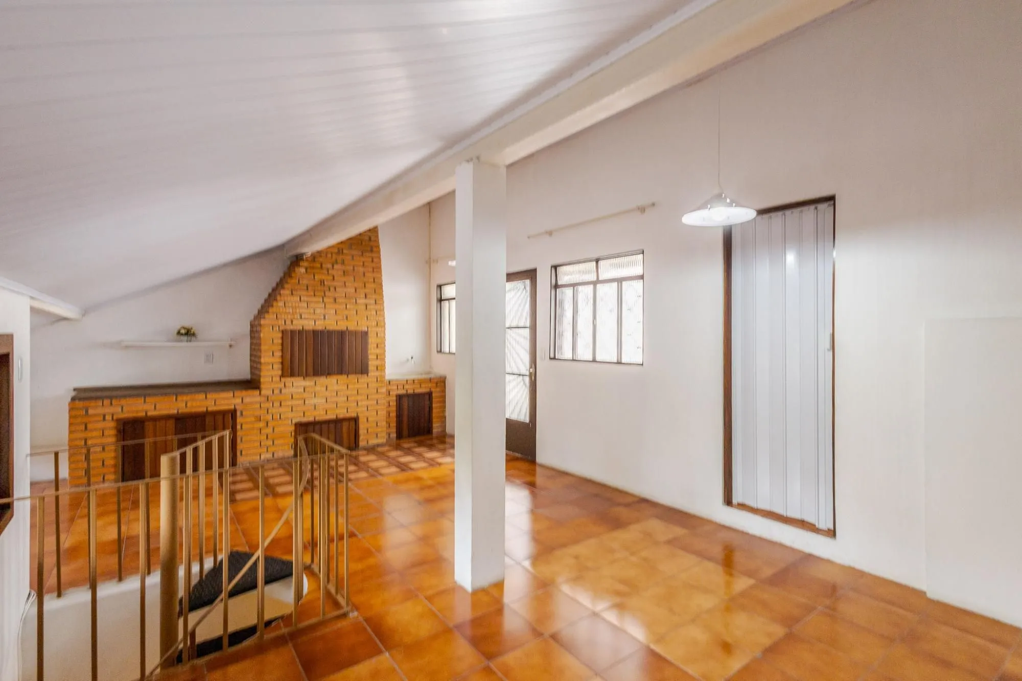 Imagem Casa para Venda - 210m², 4 dormitórios, 2 vagas - Petrópolis