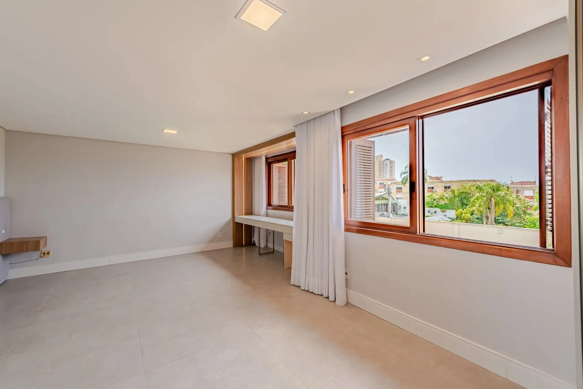 Imagem Casa em condomínio com 3 dormitórios, suíte e 3 vagas.