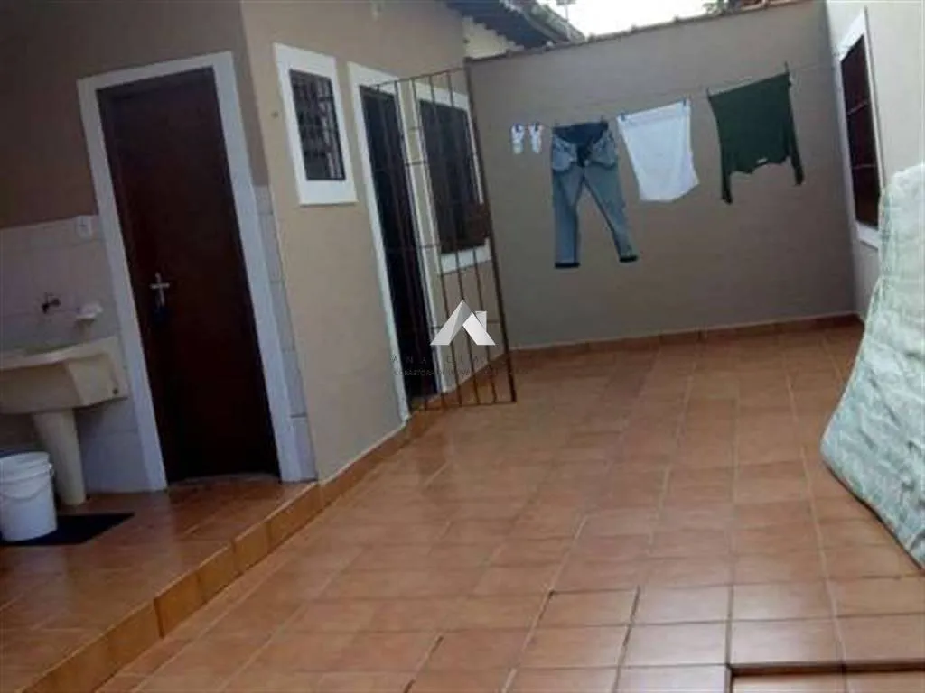Imagem Casa lado praia a 60 metros do mar, otima localização em Mongaguá