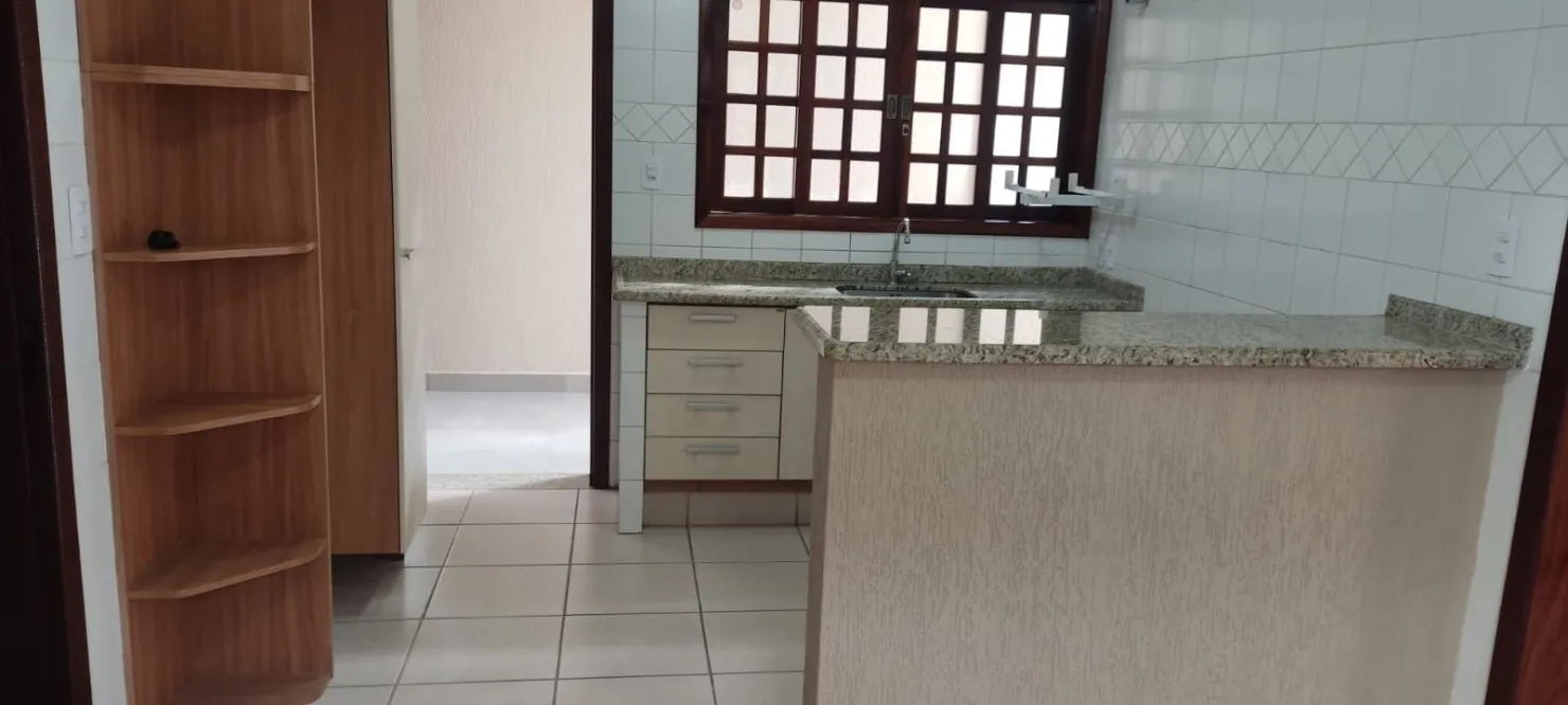 Imagem Casa Estilo Clássico com 3 Quartos, Piscina, Área Gourmet, 4 Vagas e Excelente Localização Próxima ao Centro
