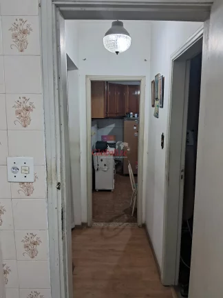 Imagem Apartamento a venda em Santos no bairro da Aparecida de 2 dormitórios no primeiro andar de frente com uma vaga de garagem por R$ 426.000,00