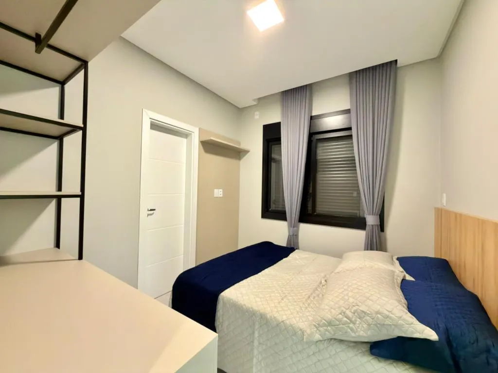 Imagem Casa em Condominio 4 Dormitórios - Bairro --