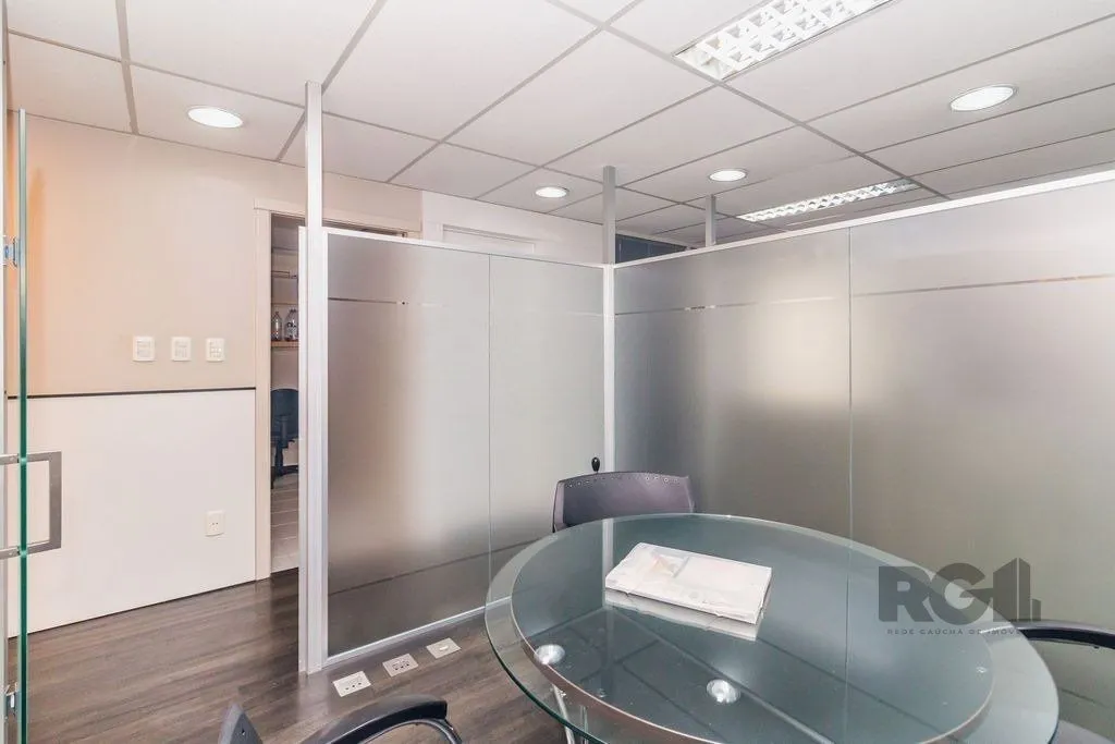 Imagem Excelente sala comercial de 140m² no centro.