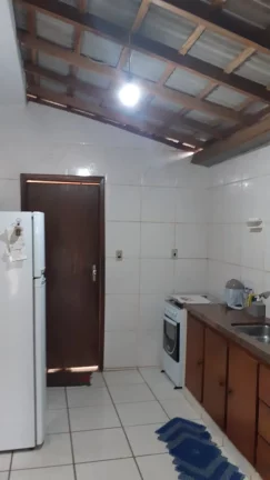 Imagem CASA NO BAIRRO JARDIM BRASILANDIA COM EDICULA NO FUNDO.