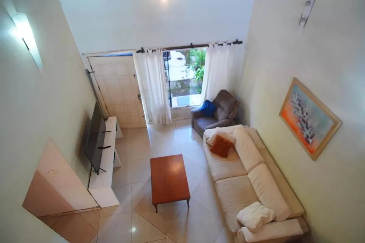 Imagem Casa Térrea com 5 dormitórios, Amplo Terreno de 300m² - Bairro Santa Rosa