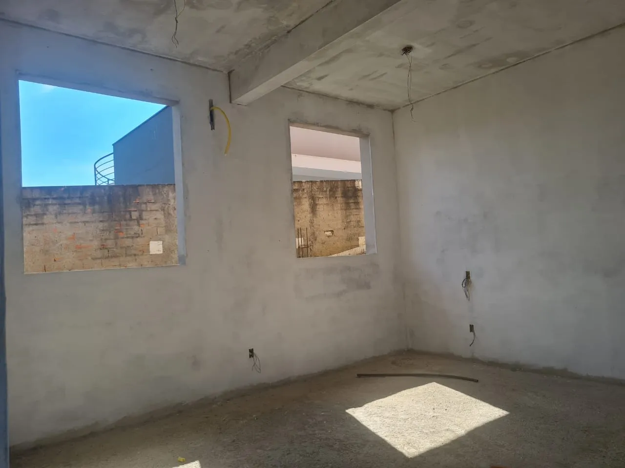 Imagem Casa em Construção no Condomínio Fazenda Alta Vista - 752m² de Área Construída e 6 Suítes