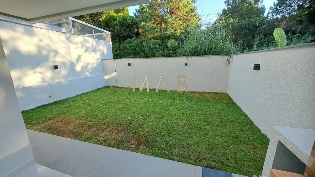 Imagem Casa Geminada de Alto Padrão à Venda em Ótima Localização na Praia de Ingleses - Florianópolis/SC!