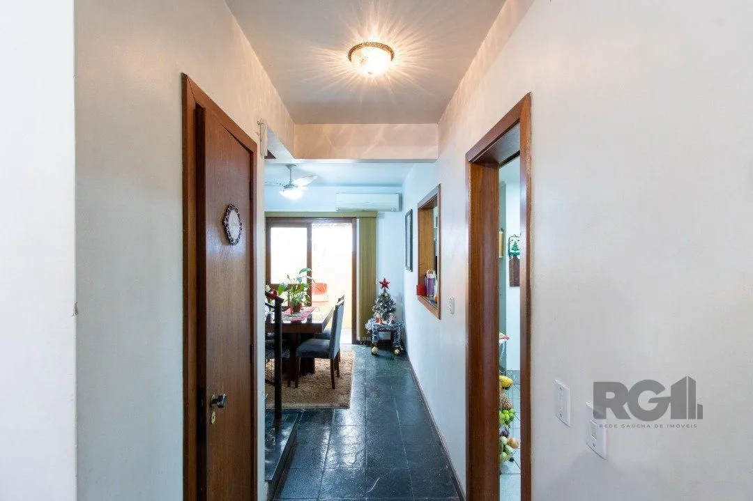 Imagem Casa de 3 dormitórios à venda na Tristeza - Zona sul de Poa.