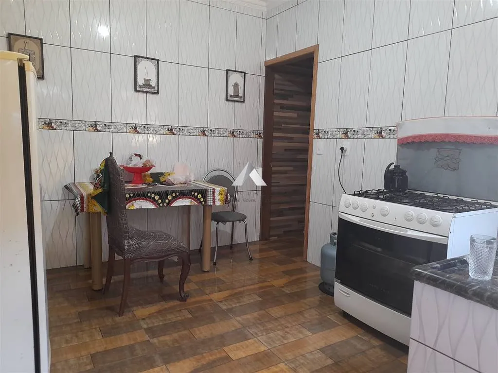 Imagem Casa na praia de Mongaguá bairro de moradores fixos, otima localização.