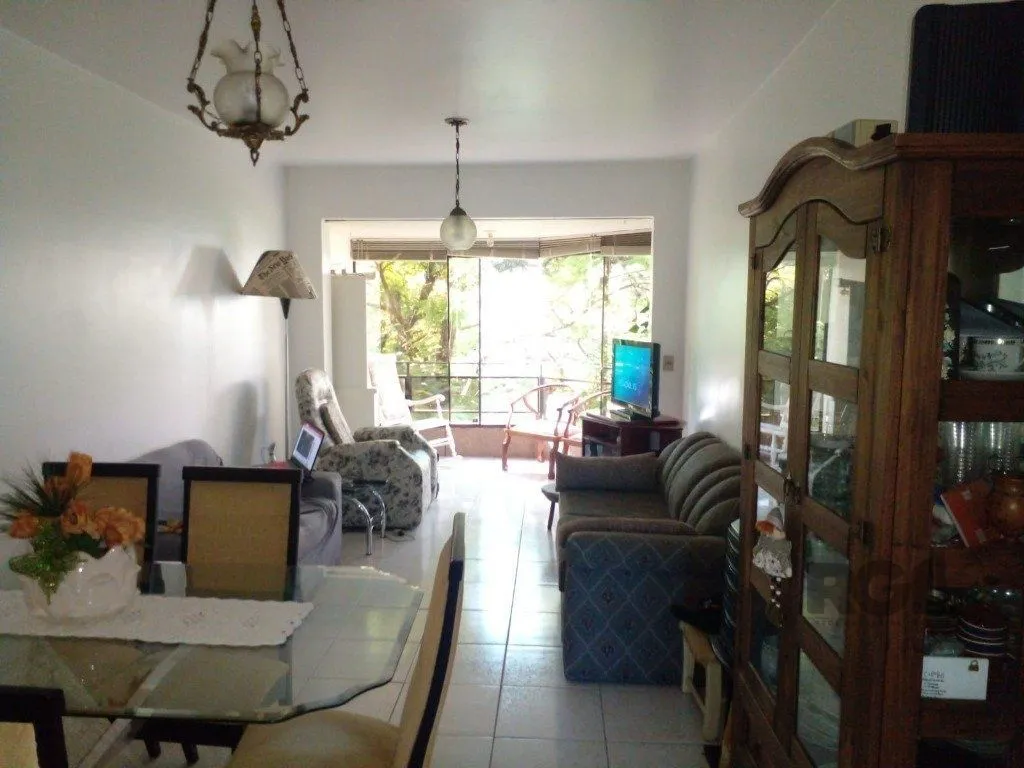 Imagem Apartamento de 2 dormitórios, 2 banheiros e 1 vaga de garagem no Bairro Petrópolis