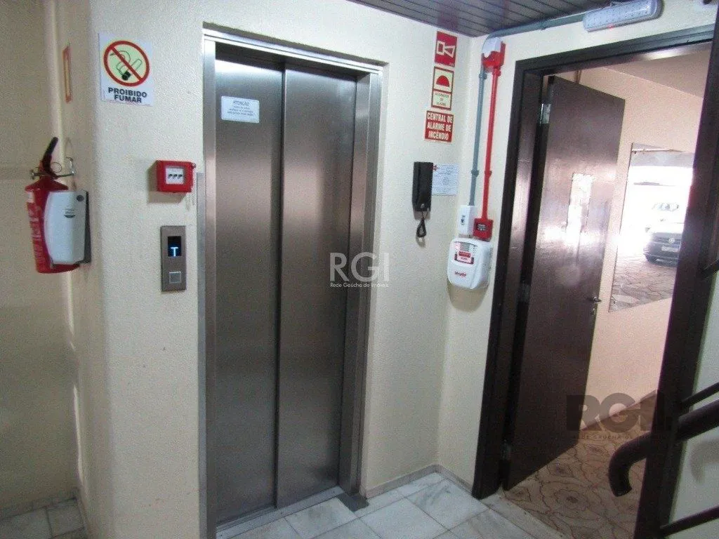 Imagem Apartamento no Petrópolis de 1 dormitório e vaga