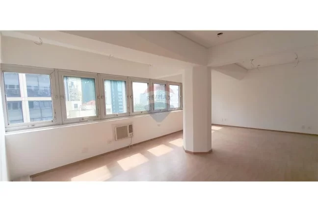 Imagem Sala comercial com 57,35m² e uma vaga no Itaim Bibi