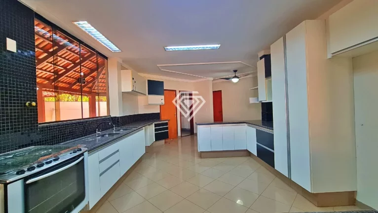 Imagem Sobrado 4 Suítes, 492 m² em 5 Terrenos à venda na 207 Sul