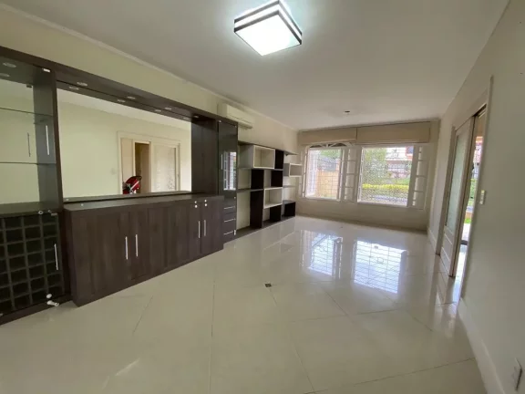 Imagem Casa para venda no bairro Chácara das Pedras em Porto Alegre