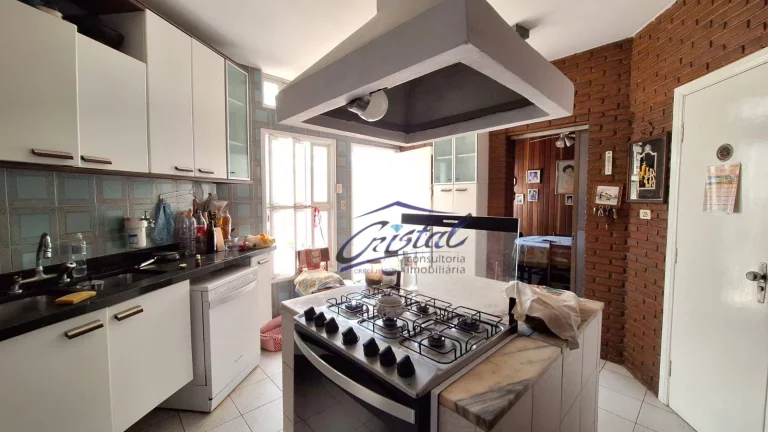Imagem Casa térrea elevada com 4 quartos 4 suítes 4 vagas de garagem com piscina.