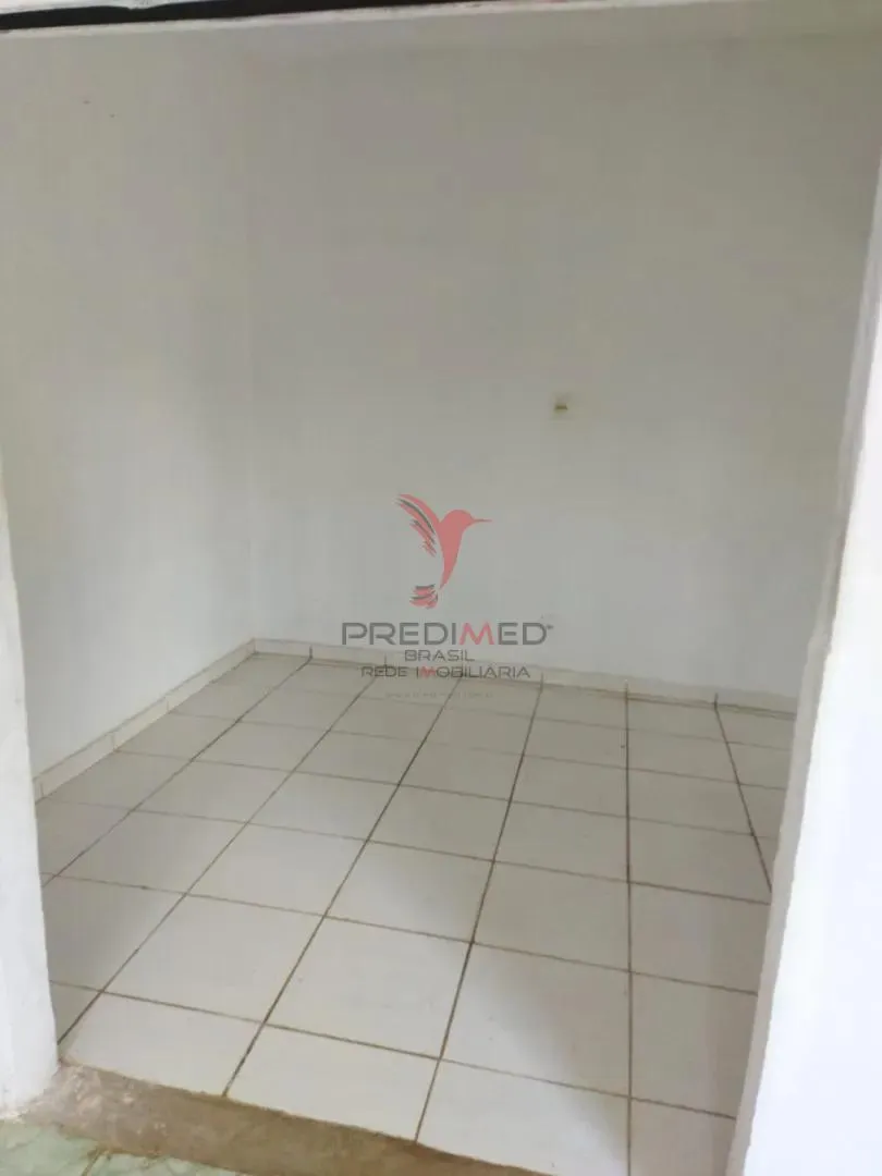 Imagem São 1.000 m2 de terreno com casa pequena
