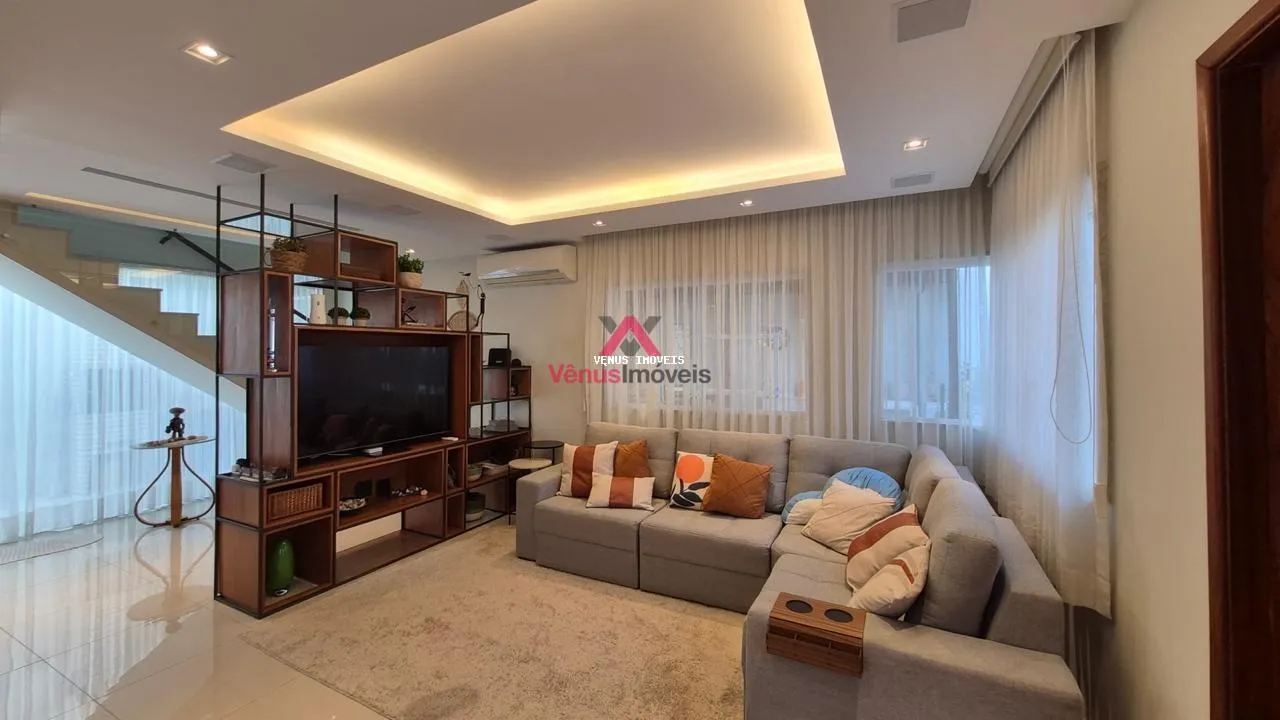Foto do imóvel Casa em Condomínio para Venda em Rio de Janeiro, Jacarepaguá, 3 dormitórios, 1 suíte, 3 banheiros, 2 vagas em Rua Ituverava