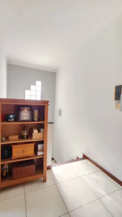 Imagem Geminado com 10 Metros de Abertura Semimobiliado Saguaçu