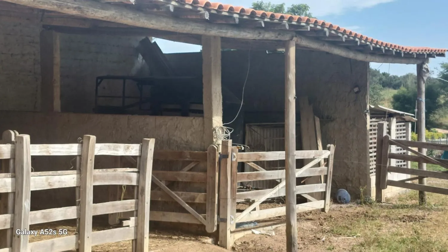 Imagem Vende-se um lindíssimo sítio localizado em Esmeraldas, MG . com 6 hectares (60.000 m²)