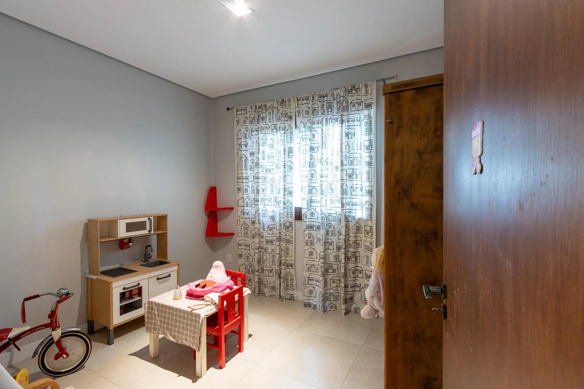 Imagem Casa com 6 quartos à venda bairro Espírito Santo, Porto Alegre.