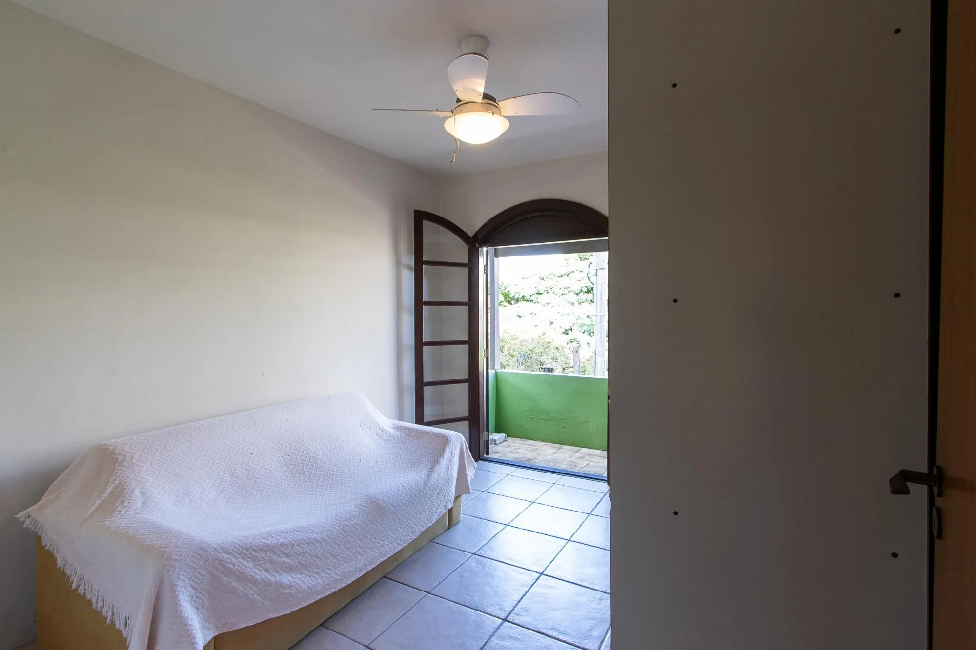 Imagem Casa de condomínio, 3 dormitórios, 1 suíte, 1 vaga coberta, no bairro Cristal.