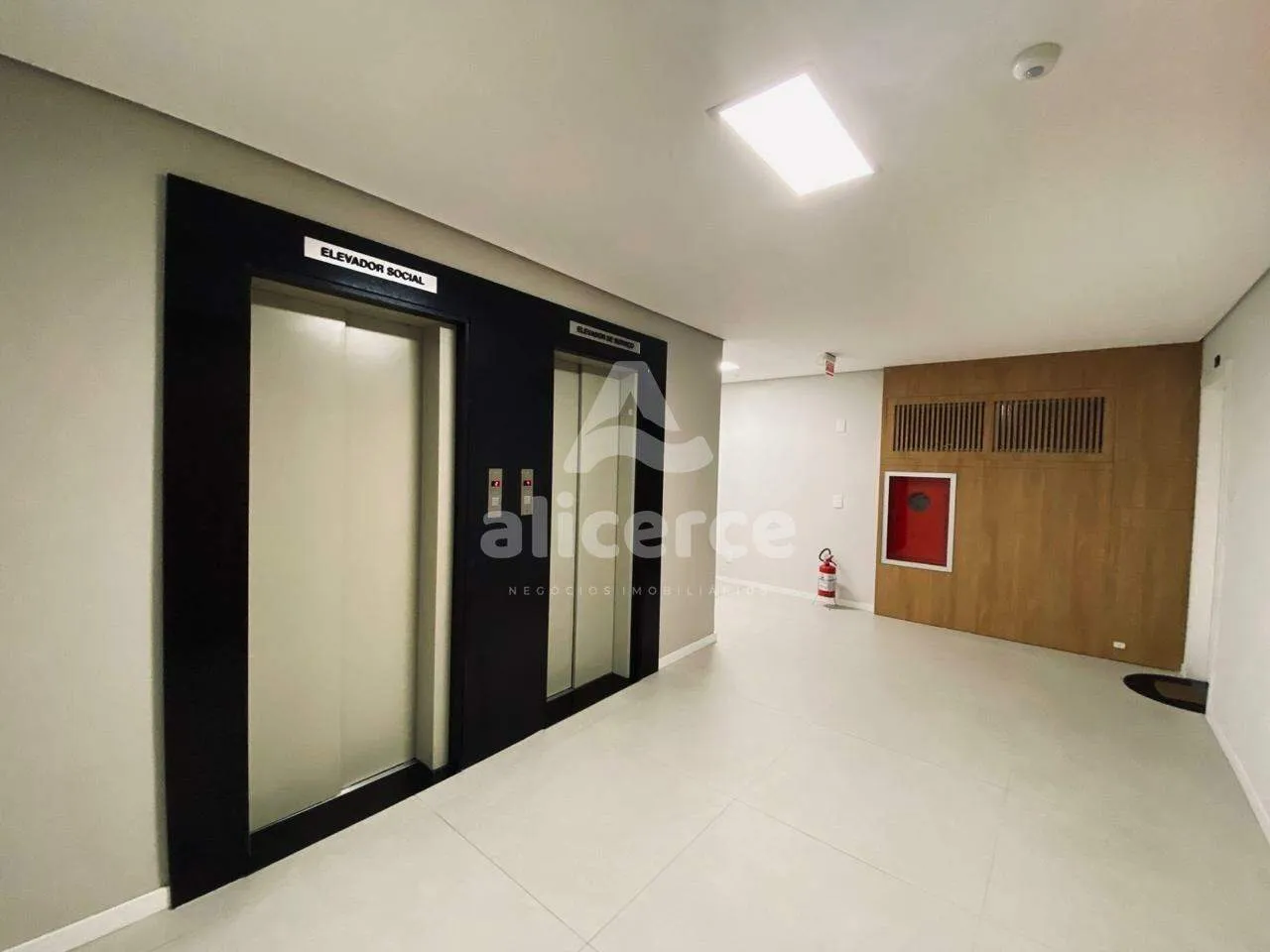 Imagem Apartamento à venda com 3 quartos 1 suíte, 85m² em Centro Florianópolis