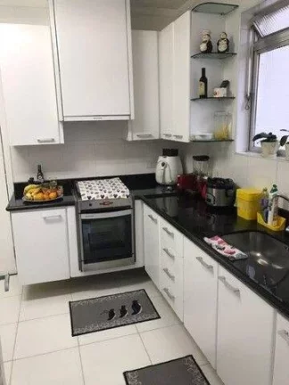 Imagem Apartamento no Centro de São Vicente pertinho da Praia do Gonzaguinha, frente com varanda, 3 dorms (1Suite) e 1 vaga.