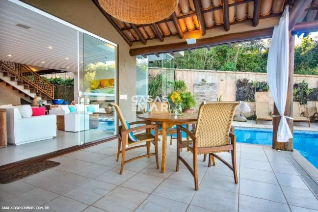 Imagem Imperdível oportunidade: Casa para venda em Armação dos Búzios-RJ, na Ferradura, com 6 quartos, 4 suítes e 900m² de área!