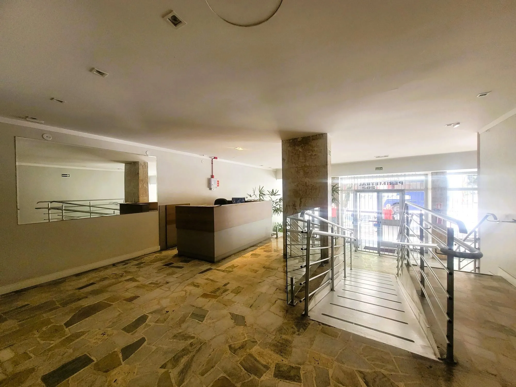 Imagem ÓTIMO APARTAMENTO 2 DORMITÓRIOS A 50m DA UFRGS E UFCSPA.
