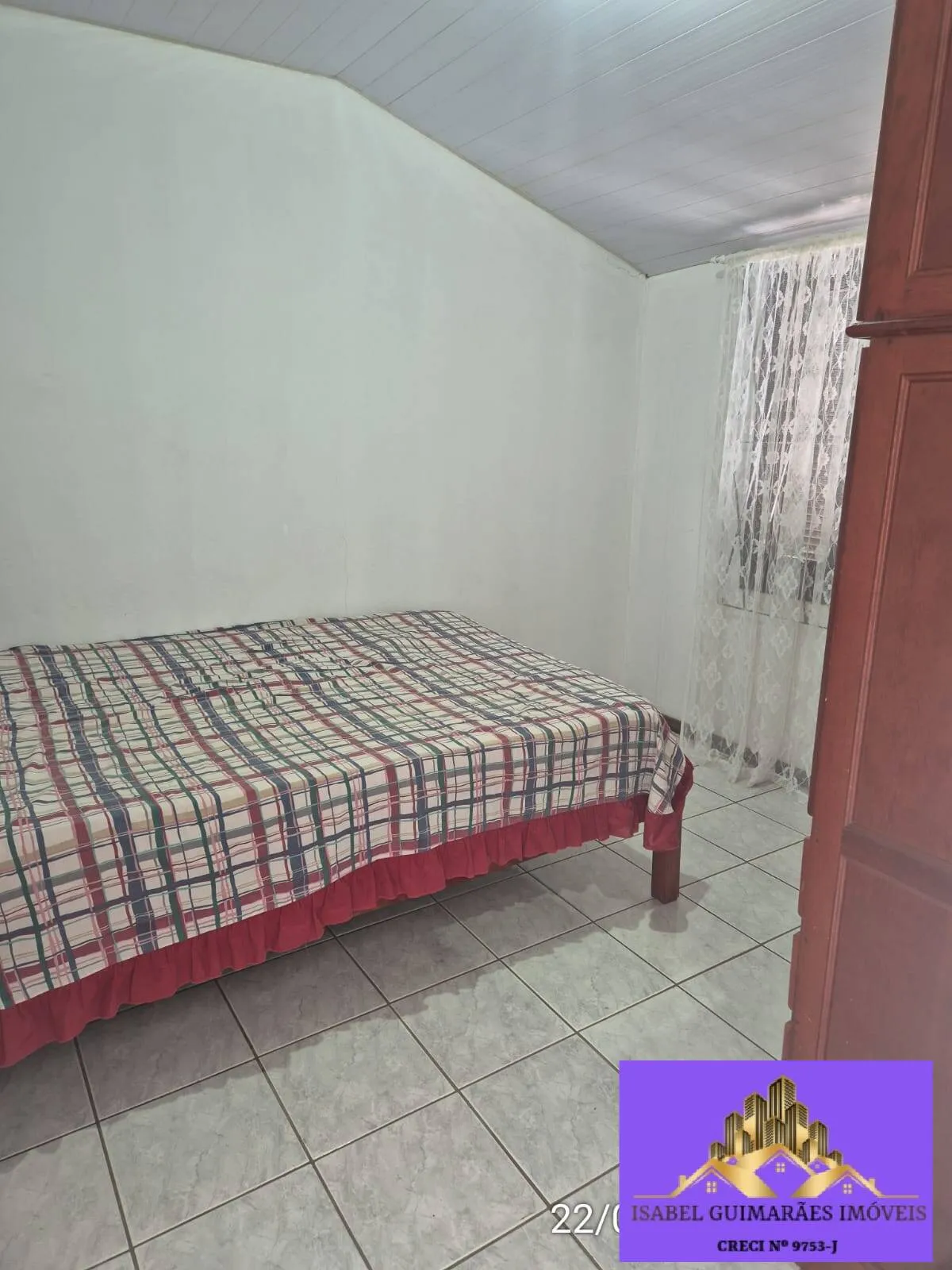 Imagem Alugo Casa Mobiliada, 04 quartos, 02 banheiros, no Centro de Navegantes