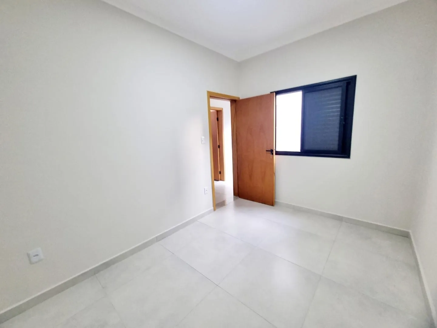 Imagem Casa térrea moderna com 3 dormitórios, suíte, closet, área gourmet e acabamentos de alta qualidade e bom gosto.