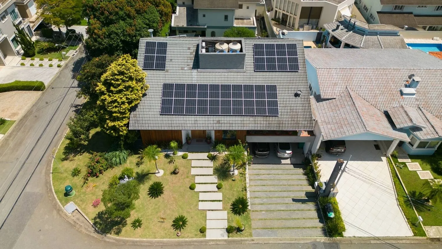 Imagem Casa de Luxo Modernizada em Alphaville ? Privacidade, Conforto e Sustentabilidade